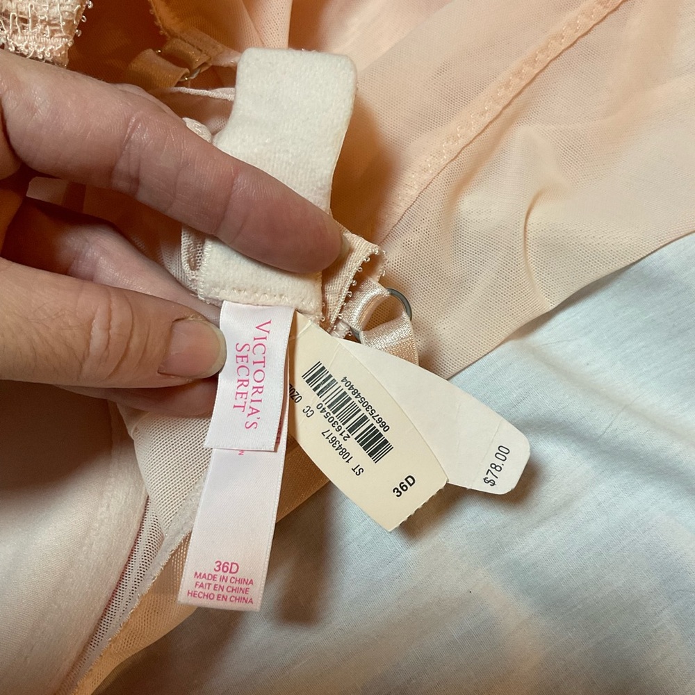 Victoria's Secret Red and Cream Lace Chemise with Underwire Support - Picture 5 of 5